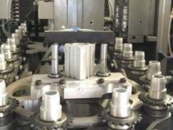 BG-2000D---Full Automatic PET Bottle Blowing Machine
