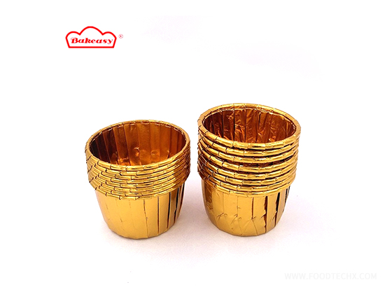 Double-sided gold and silver ruffled cake cases 