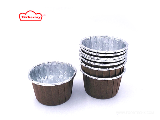 Double-sided gold and silver ruffled cake cases 