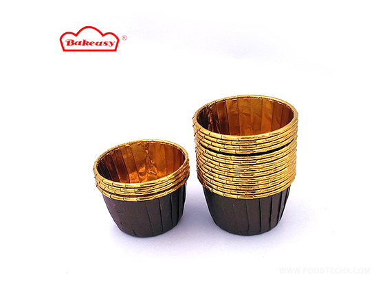Double-sided gold and silver ruffled cake cases 