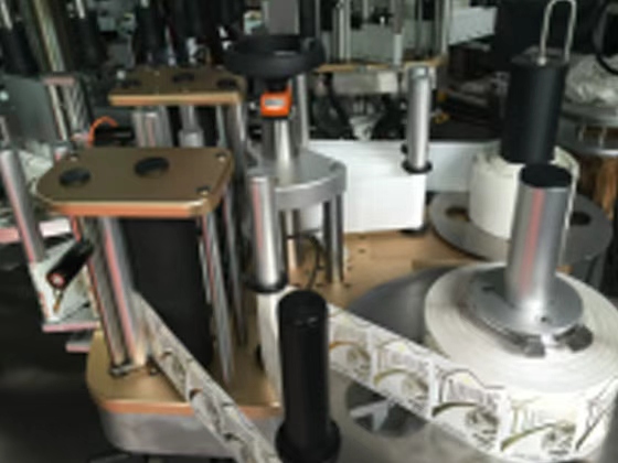 Rotary double sides labeling machine（8000-10000BPH）---BS-0806S-D