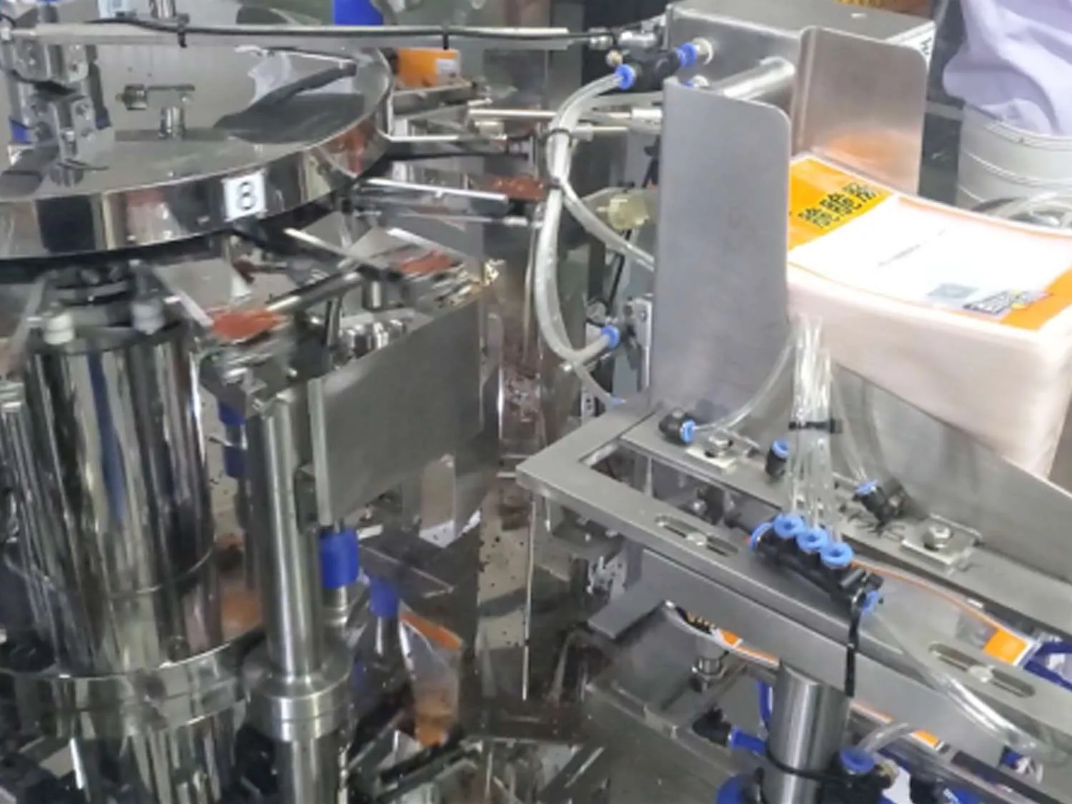 YL-R100---Premade Pouch Vacuum Packaging Machine