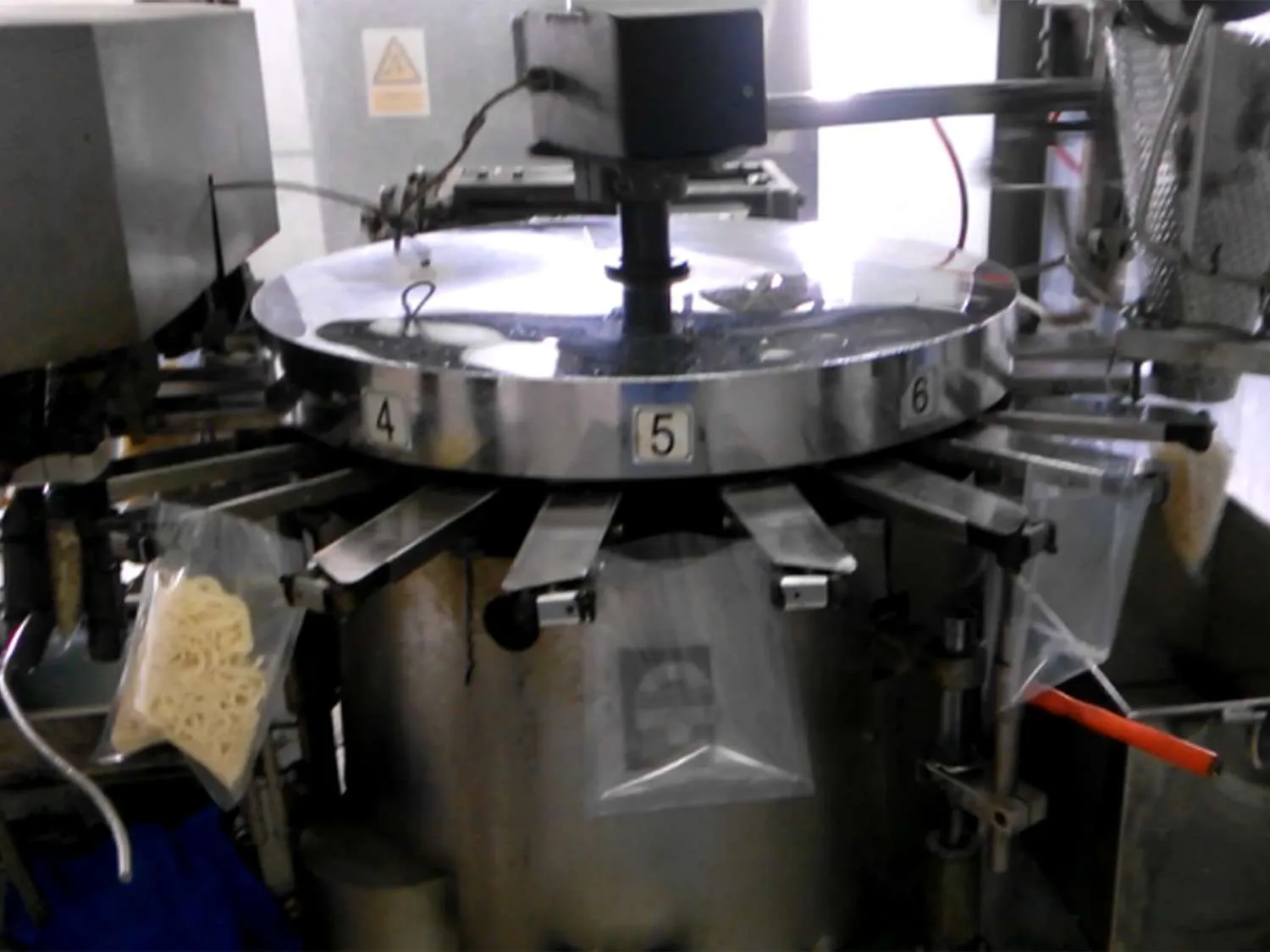 YL-R100---Premade Pouch Vacuum Packaging Machine
